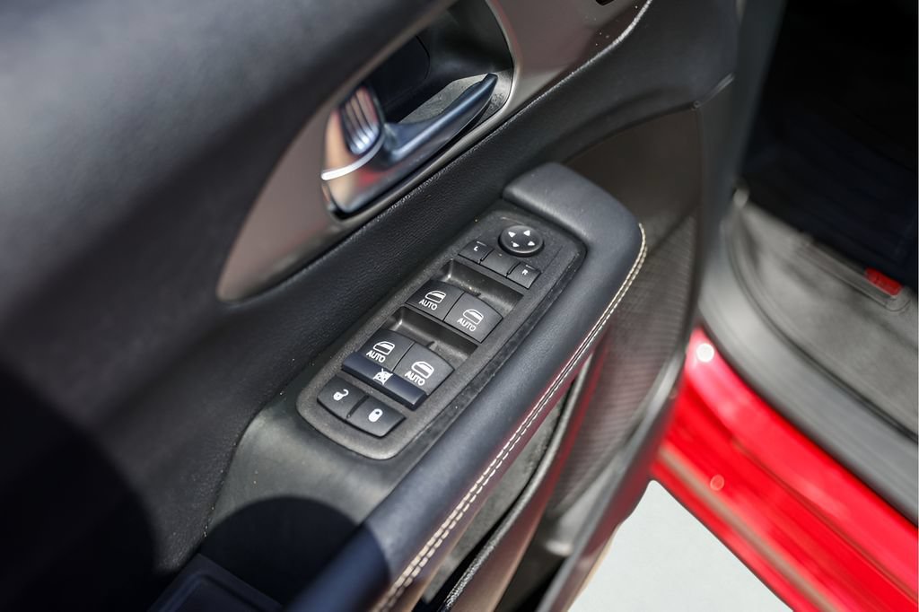 Used 2025 Chrysler Pacifica Select FWD image 23