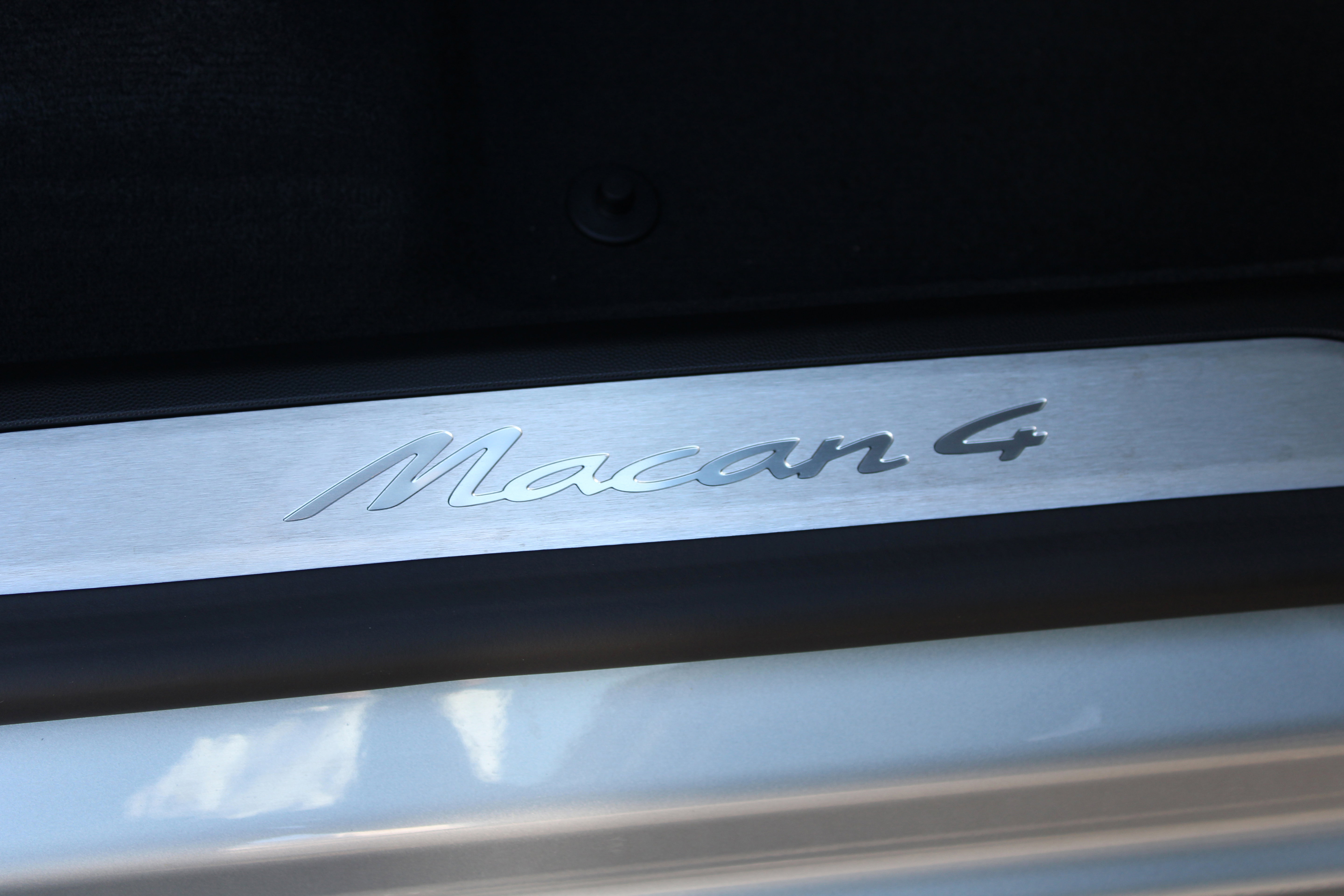 Certified 2024 Porsche Macan 4 Electric image 18