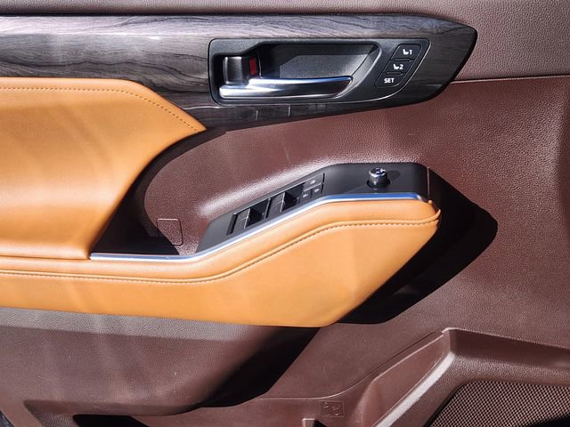 Used 2021 Toyota Highlander Platinum AWD/4WD image 12