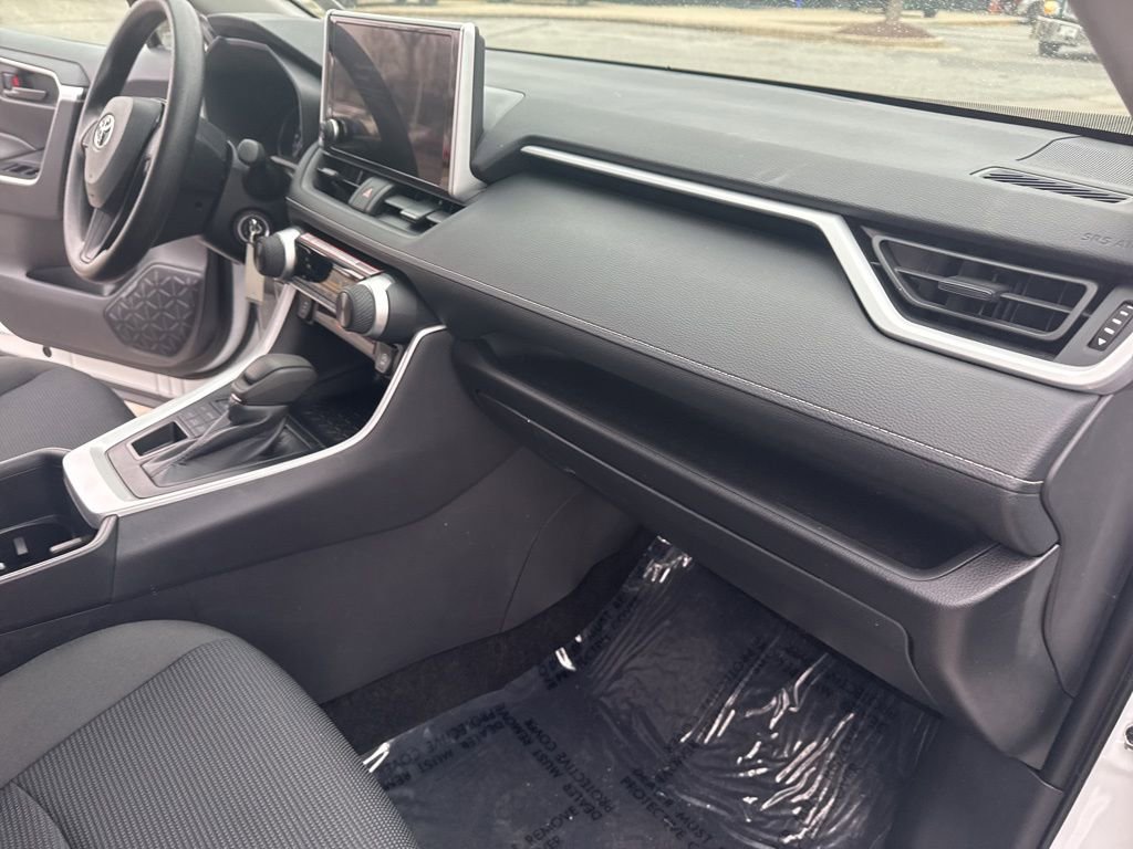Used 2025 Toyota RAV4 LE image 33