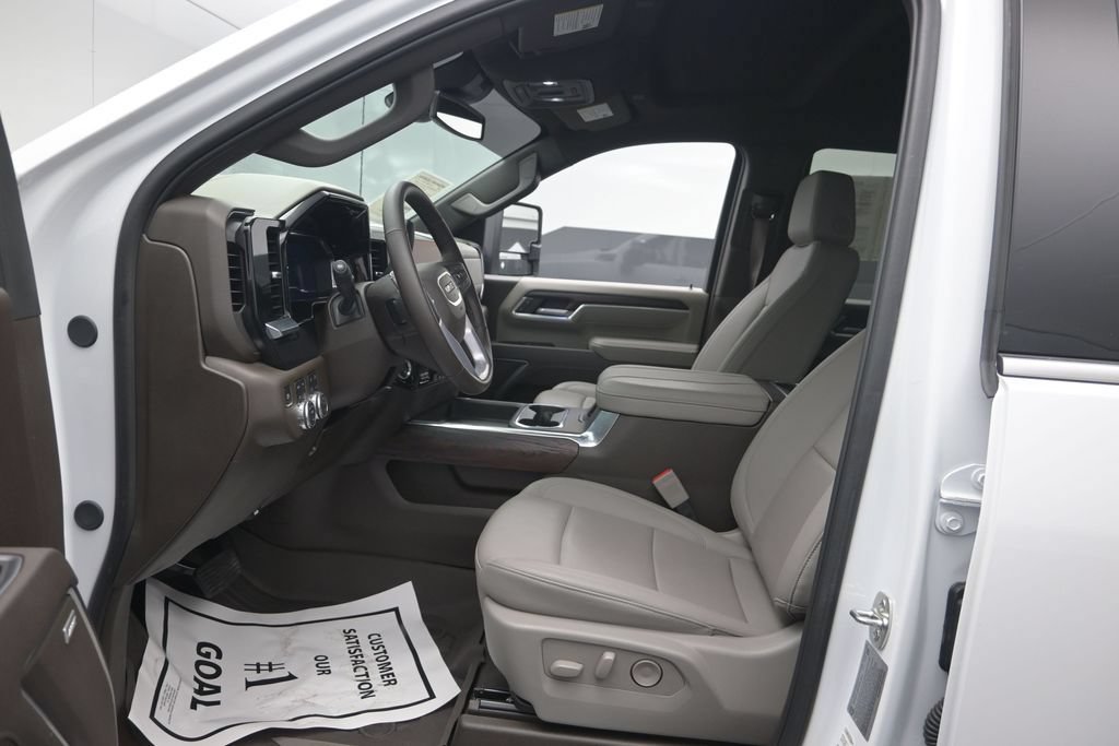 Used 2025 GMC Sierra 2500 SLT w/ SLT Premium Package AWD/4WD image 10