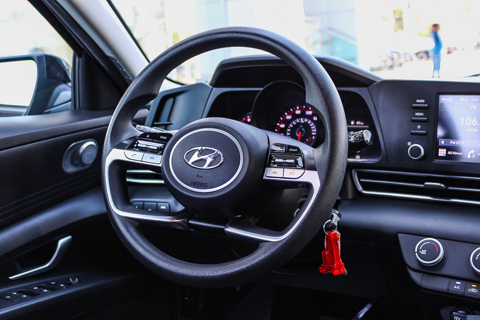 Used 2023 Hyundai Elantra SE FWD image 17