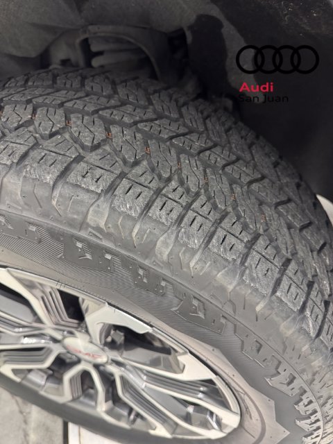 Used 2023 GMC Canyon Denali AWD/4WD image 7