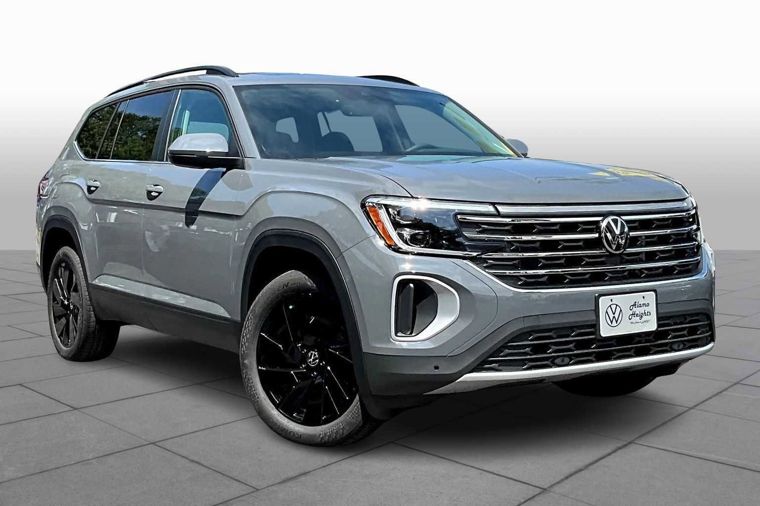 New 2026 Volkswagen Atlas SE image 2