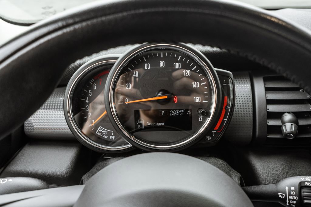 Used 2020 MINI Cooper 2-Door Hardtop image 12