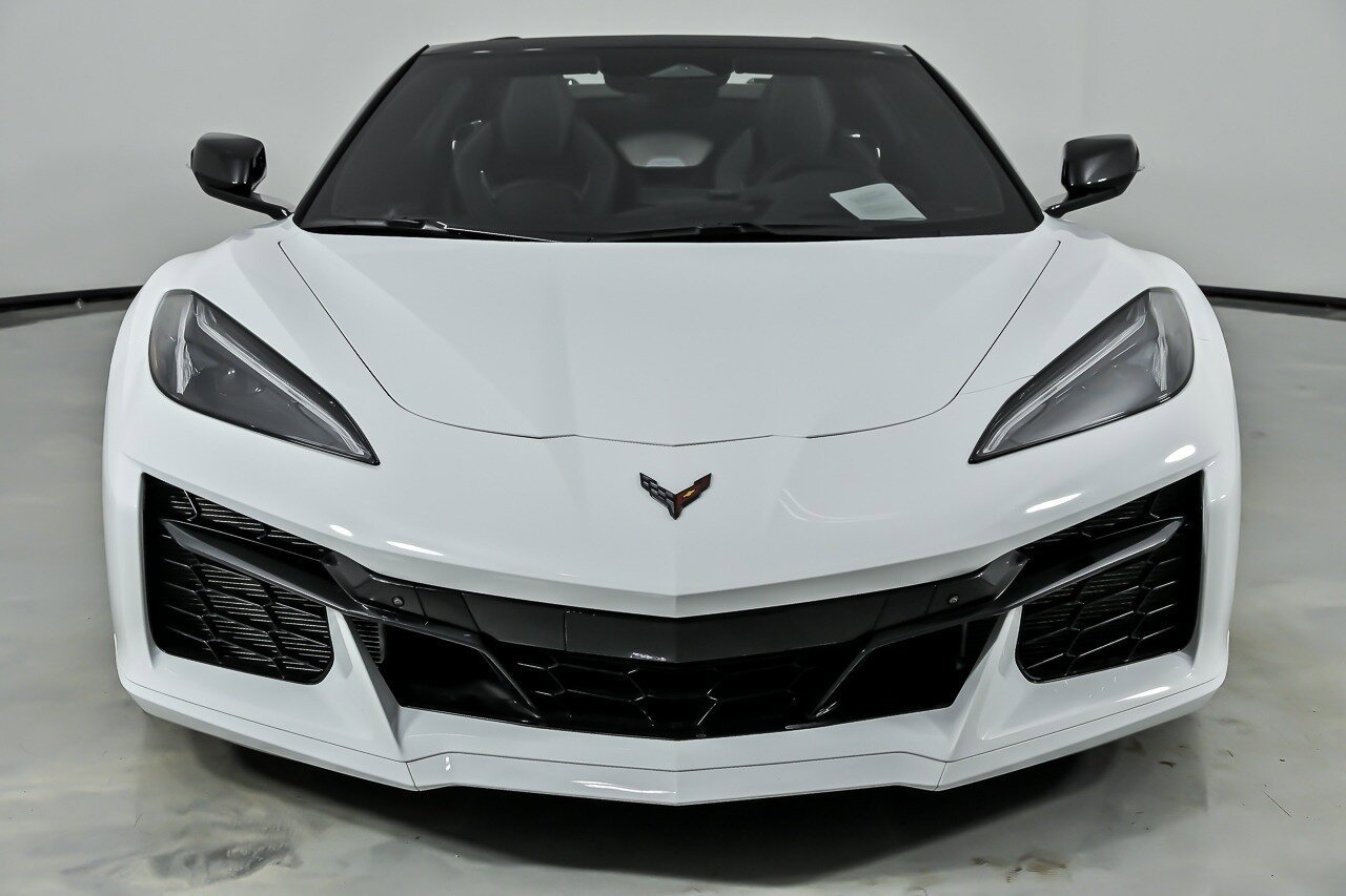 Used 2024 Chevrolet Corvette Z06 RWD image 4