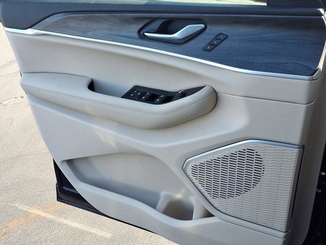 New 2025 Jeep Grand Cherokee Limited w/ MOPAR Finishing Package image 16