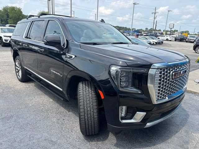 Used 2021 GMC Yukon XL Denali AWD/4WD image 3