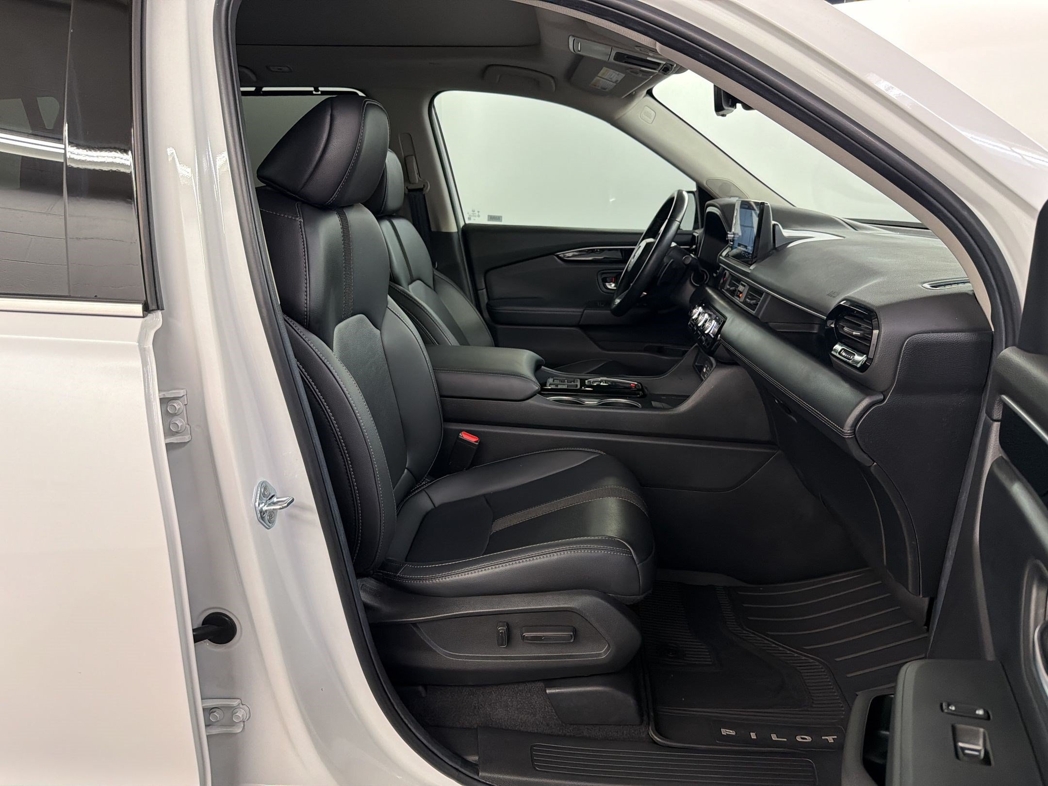 Certified 2025 Honda Pilot Touring image 31