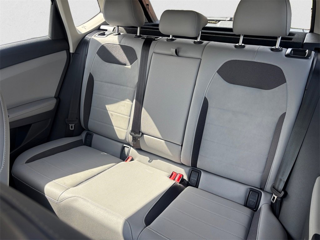 Used 2024 Volkswagen Taos SE image 13