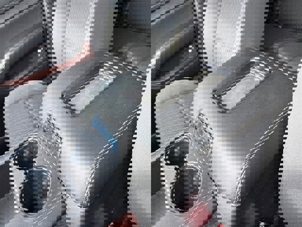 Used 2018 GMC Yukon SLE w/ SLE Value Package image 18