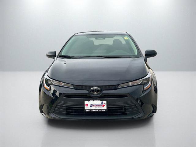 Certified 2025 Toyota Corolla LE FWD image 2