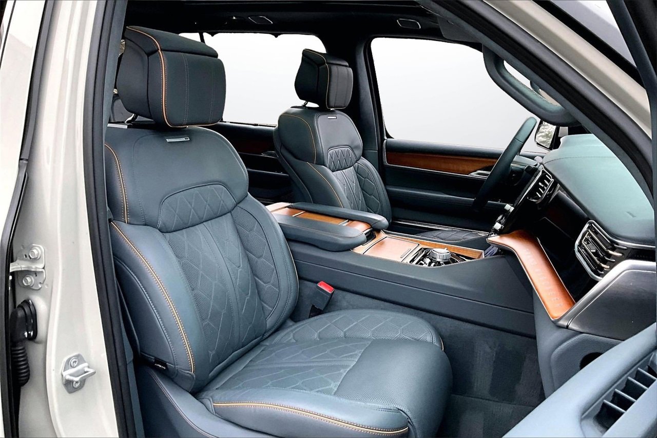 Used 2022 Jeep Grand Wagoneer Series III image 24