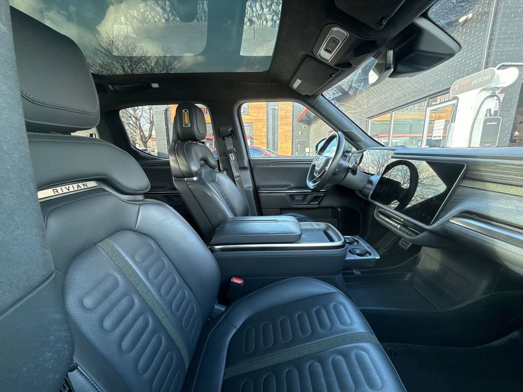 Used 2022 Rivian R1T Adventure image 3