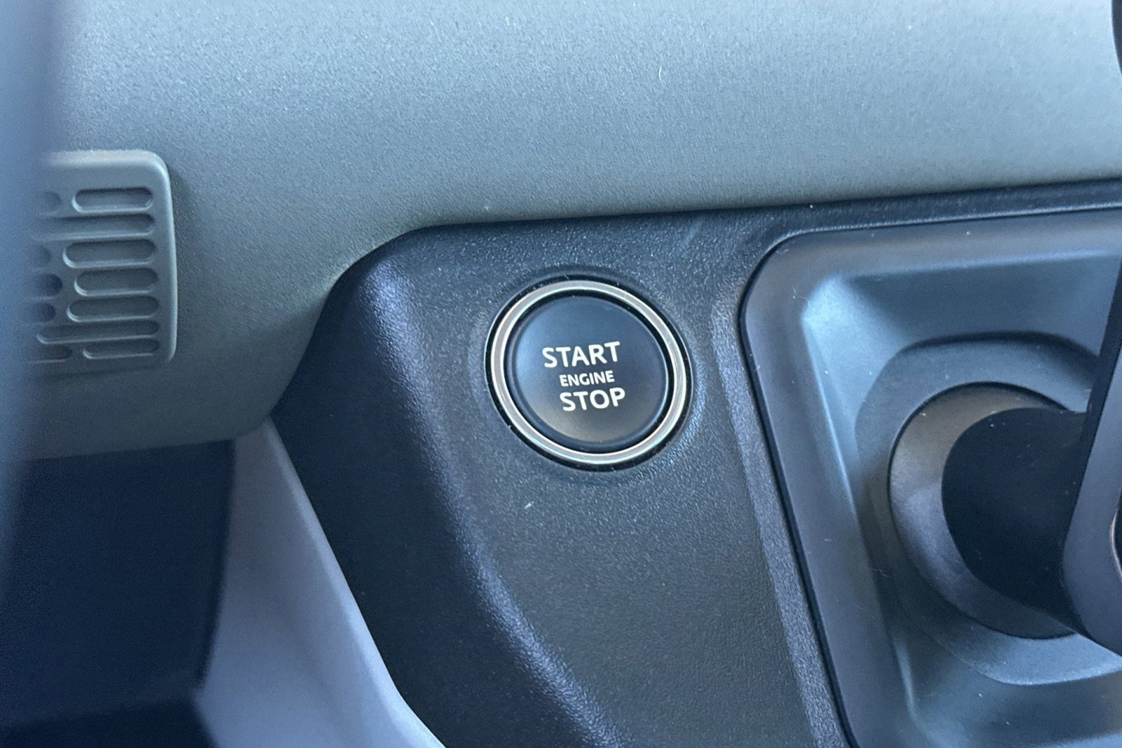 Certified 2023 Land Rover Defender 110 SE image 33