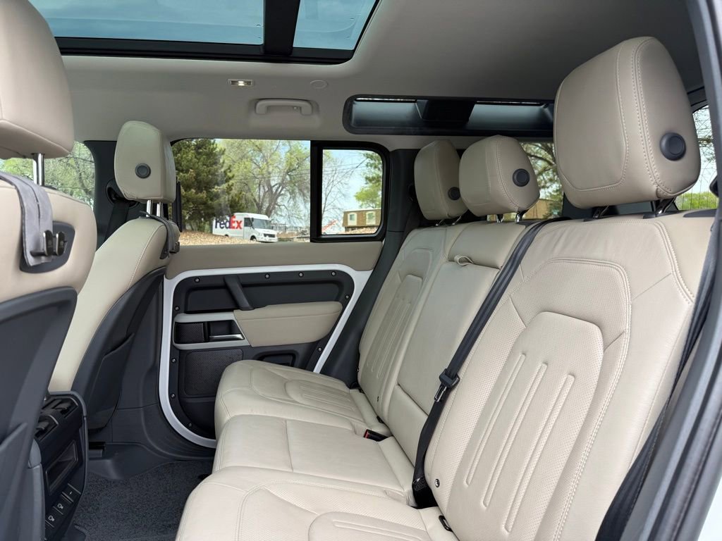 Used 2022 Land Rover Defender 110 S AWD/4WD image 17