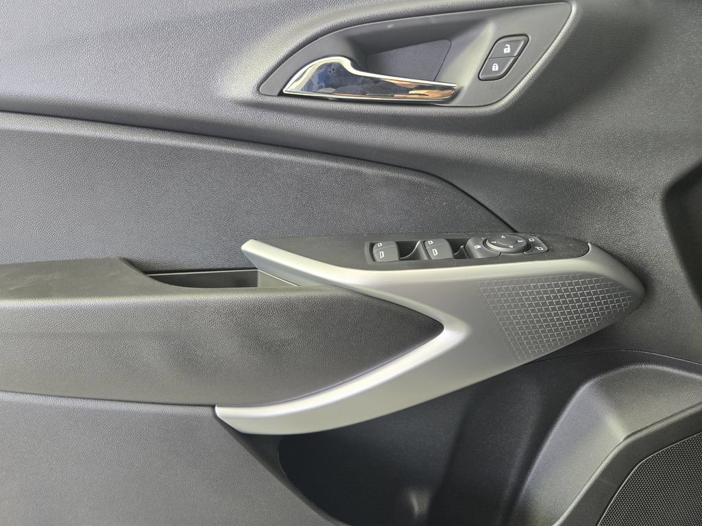 New 2026 Chevrolet Trax RS w/ Driver Confidence Package FWD image 23