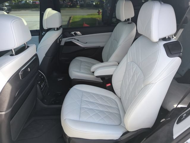 Used 2024 BMW X7 xDrive40i w/ M Sport Package AWD/4WD image 29