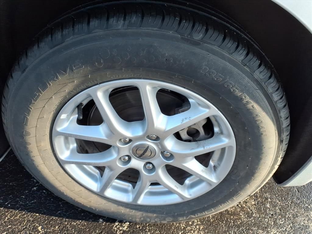 Certified 2023 Chrysler Pacifica Touring-L image 5