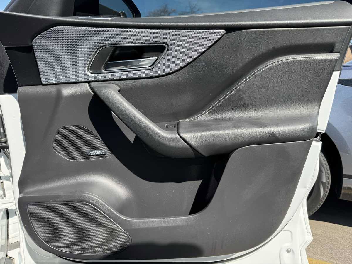 Used 2017 Jaguar F-PACE S image 31