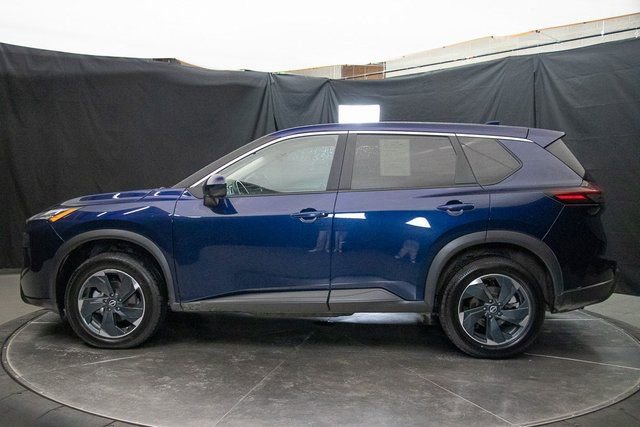 Used 2024 Nissan Rogue SV image 9