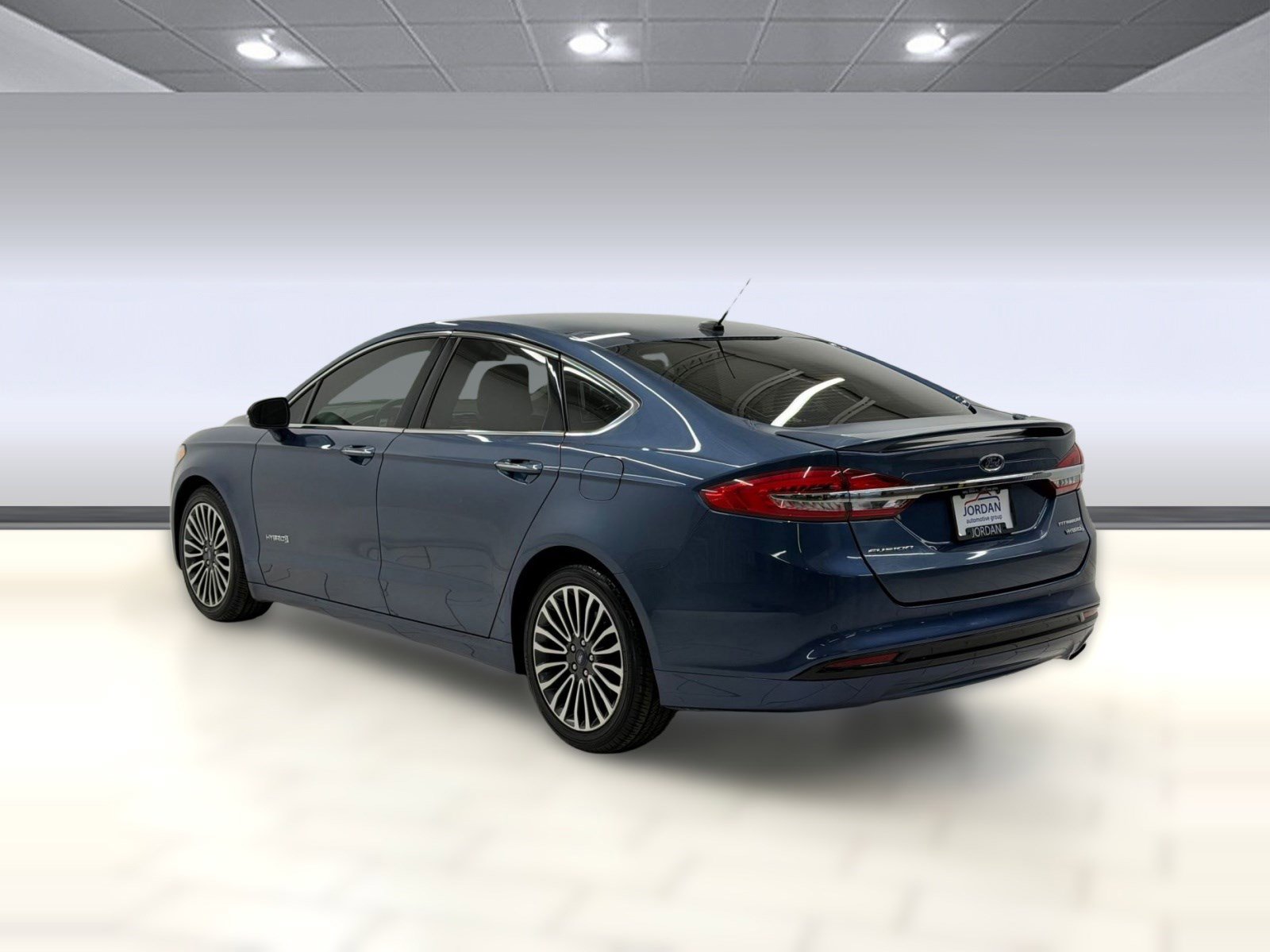 Used 2018 Ford Fusion Titanium image 2