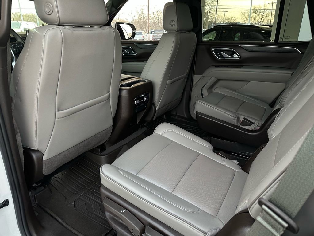 Used 2022 GMC Yukon SLT w/ SLT Luxury Package image 14