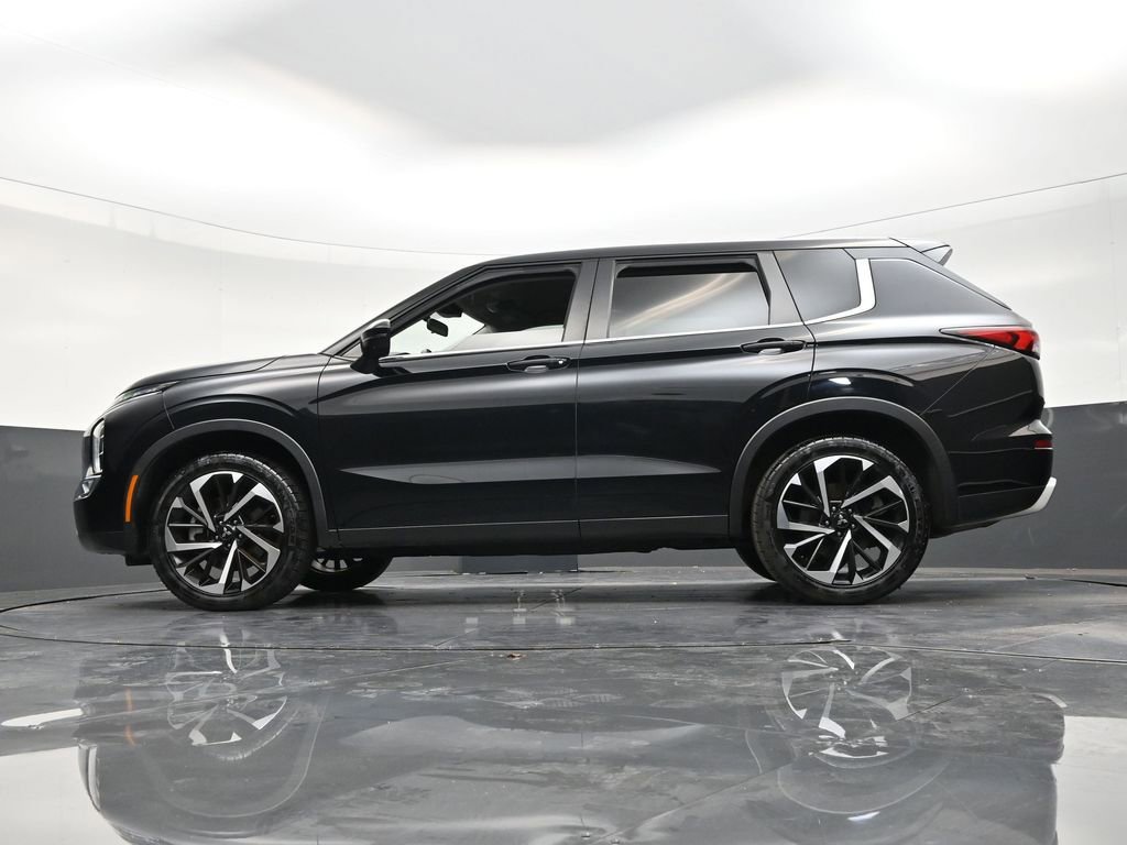 Used 2022 Mitsubishi Outlander SE image 22