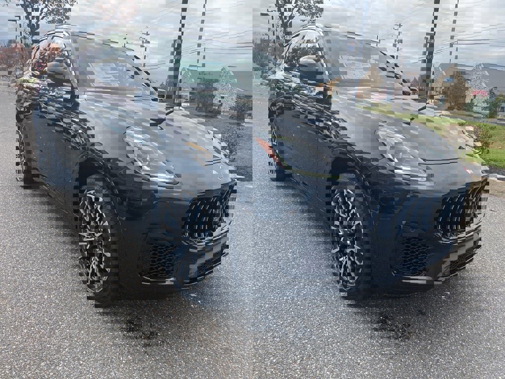 New 2025 Maserati Grecale GT image 3