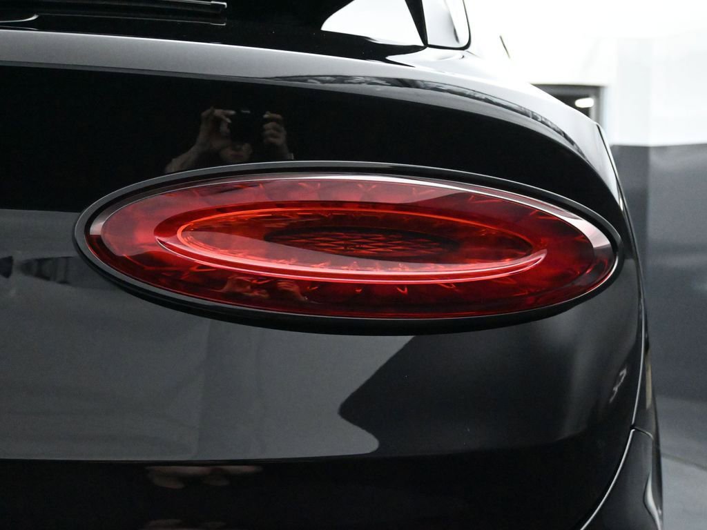 Used 2025 Bentley Bentayga image 16