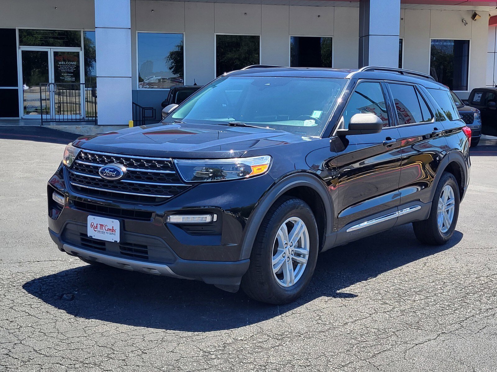 Used 2022 Ford Explorer XLT w/ Equipment Group 202A AWD/4WD image 8