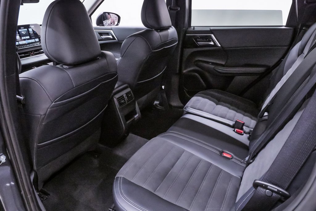 Used 2024 Mitsubishi Outlander SE image 10