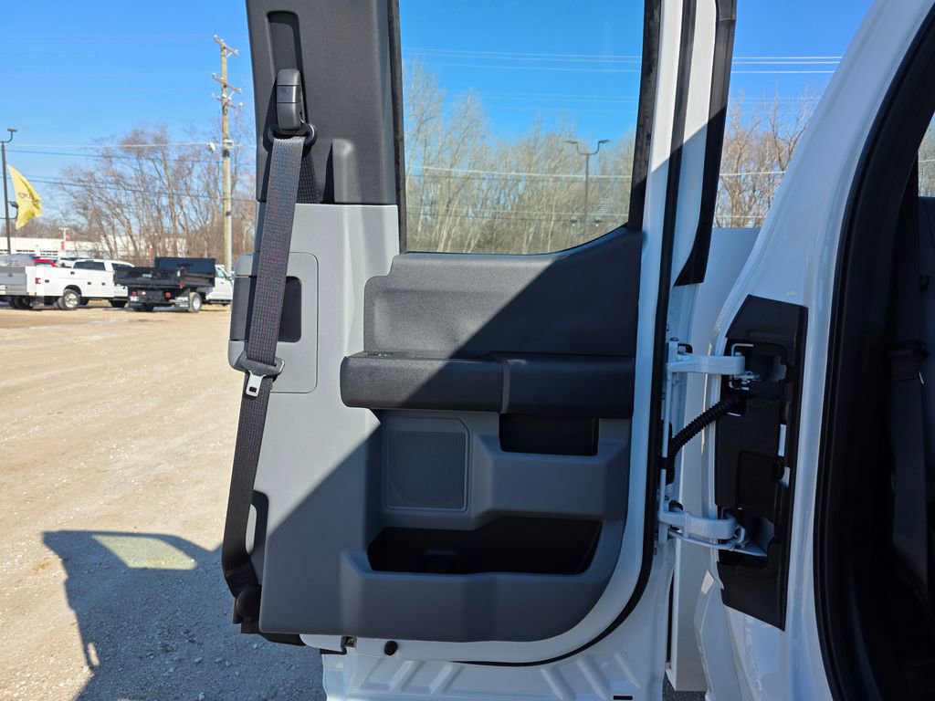 New 2026 Ford F550 4x4 Supercab Super Duty image 32