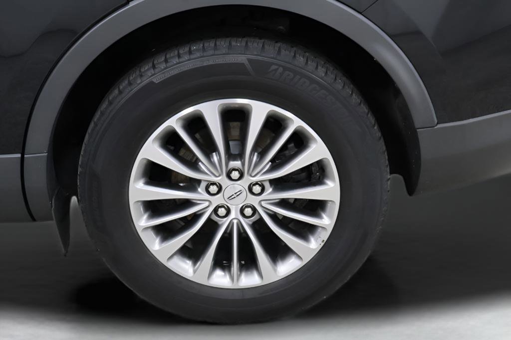 Used 2016 Lincoln MKX Select w/ Select Plus Package AWD/4WD image 38