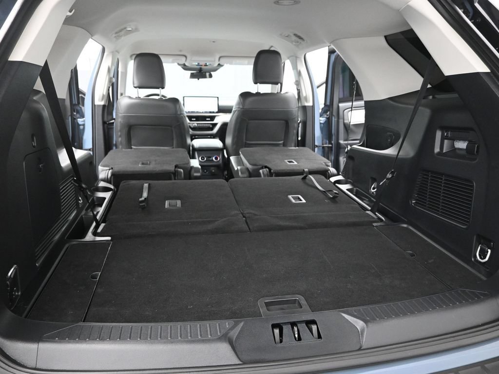 Used 2025 Ford Explorer Active w/ Active Comfort Package RWD image 24
