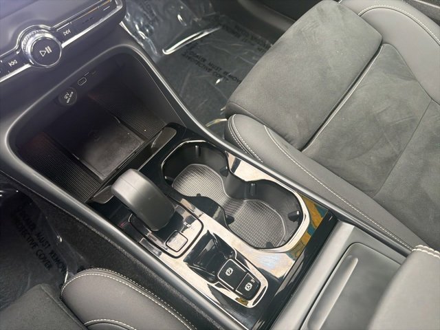 Certified 2025 Volvo XC40 B5 Plus image 25