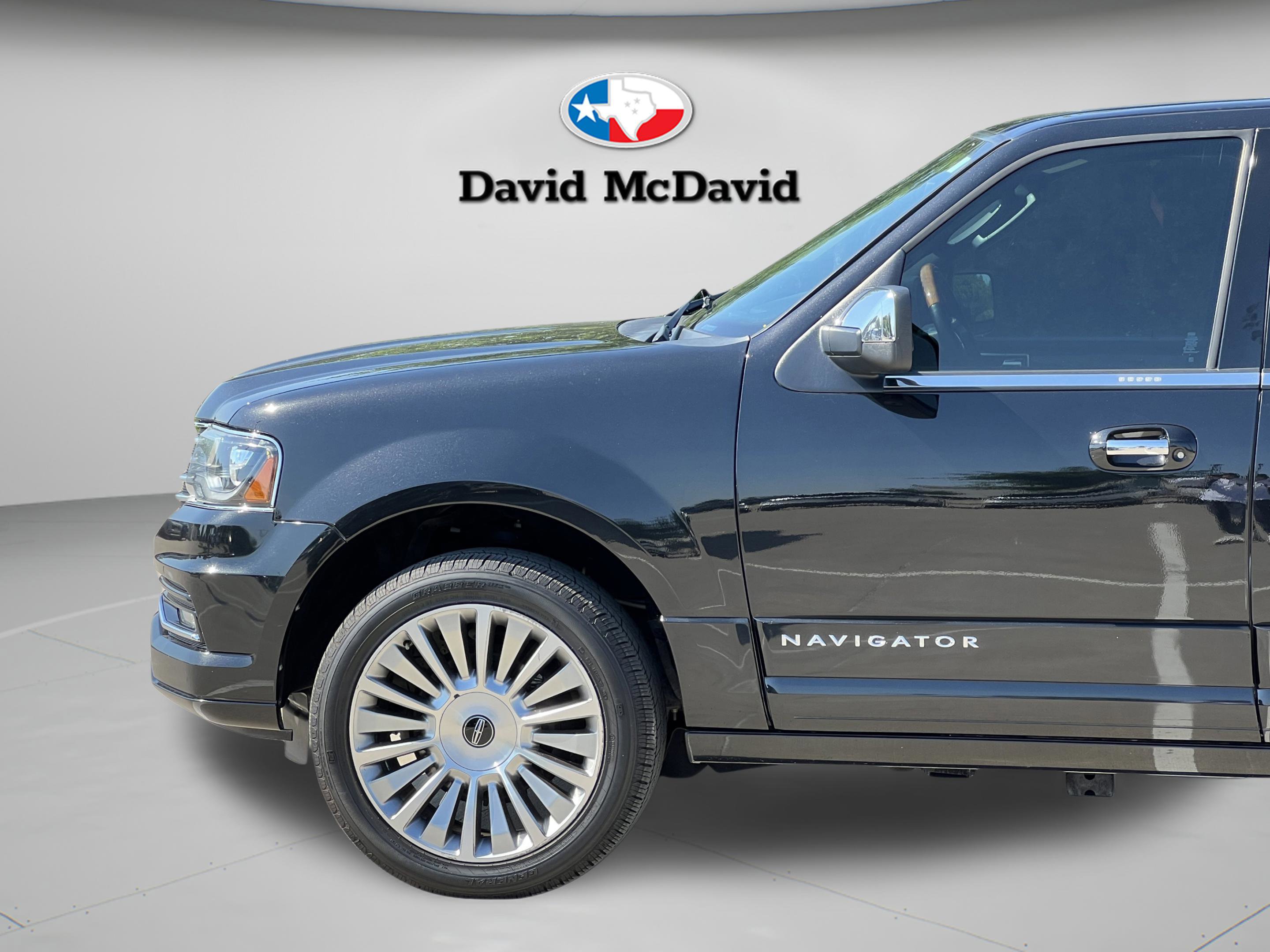 Used 2015 Lincoln Navigator 2WD image 34