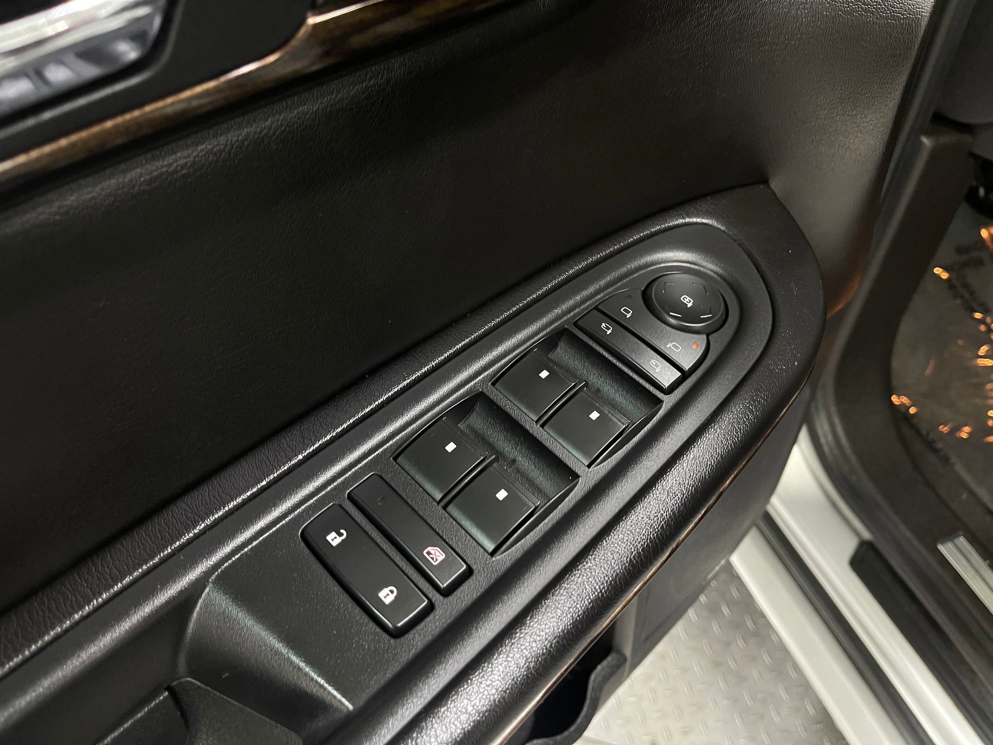 Used 2015 GMC Acadia Denali image 15