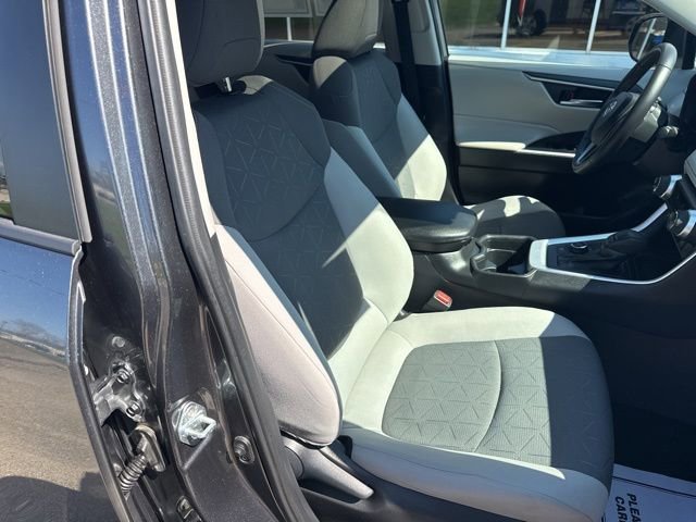 Used 2021 Toyota RAV4 XLE w/ Convenience Package image 38