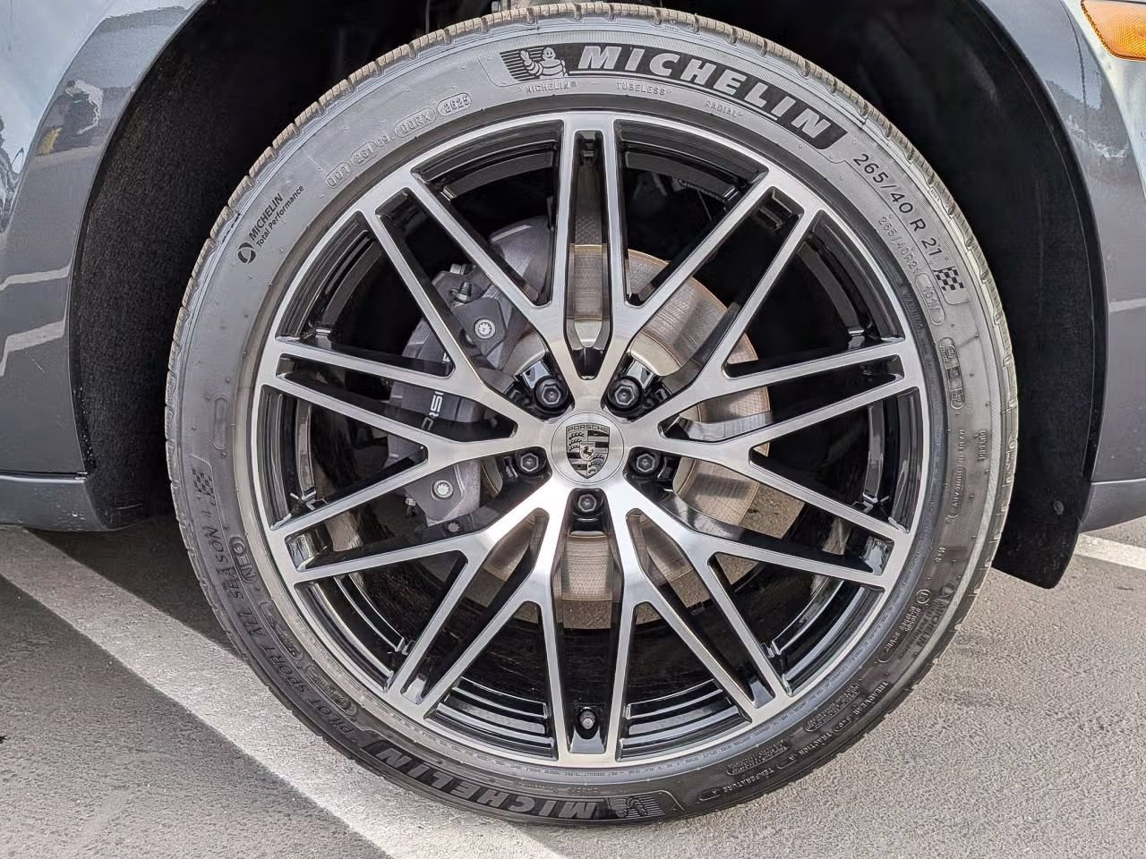 Certified 2026 Porsche Macan AWD/4WD image 12