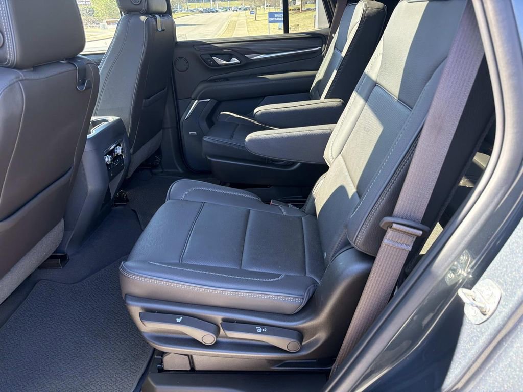 Used 2021 GMC Yukon Denali w/ Denali Premium Package image 16