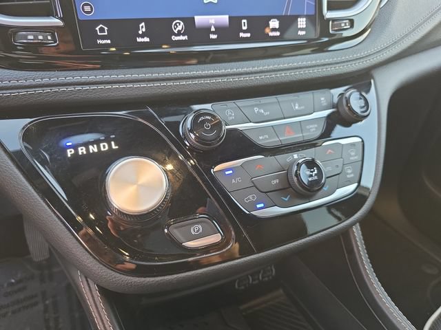 Used 2025 Chrysler Pacifica Limited FWD image 25