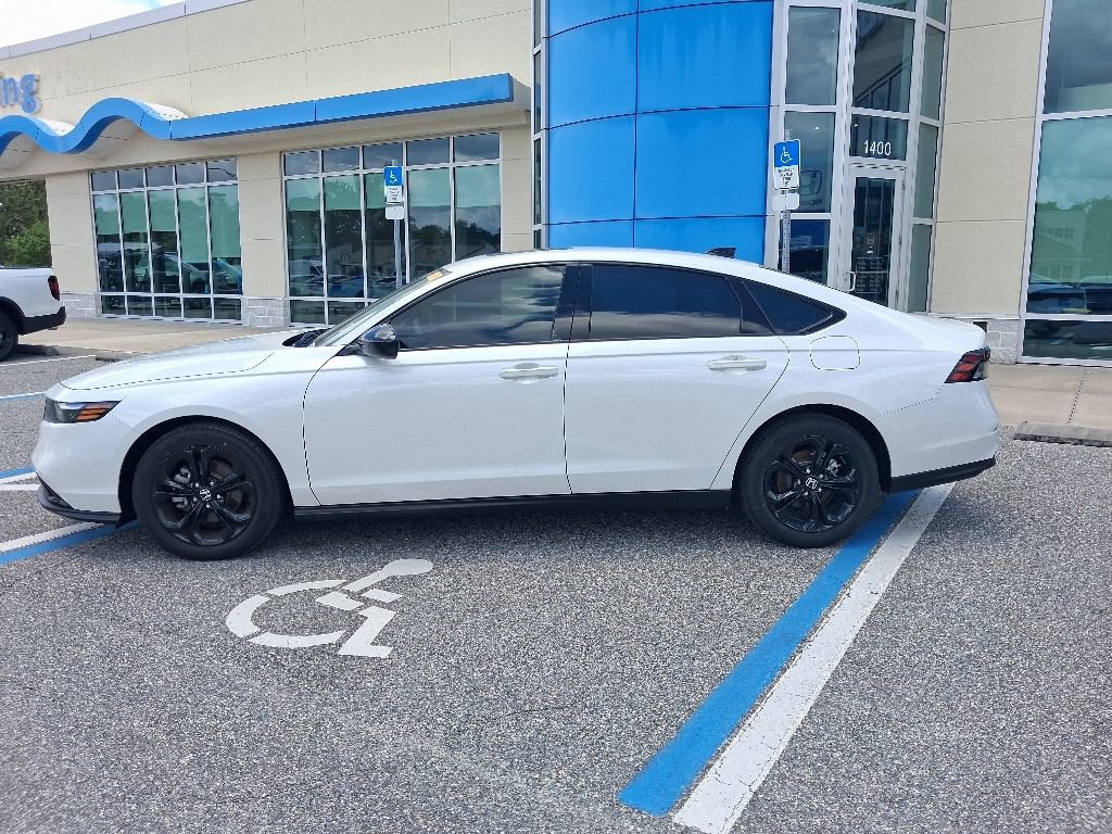 Certified 2025 Honda Accord SE image 9