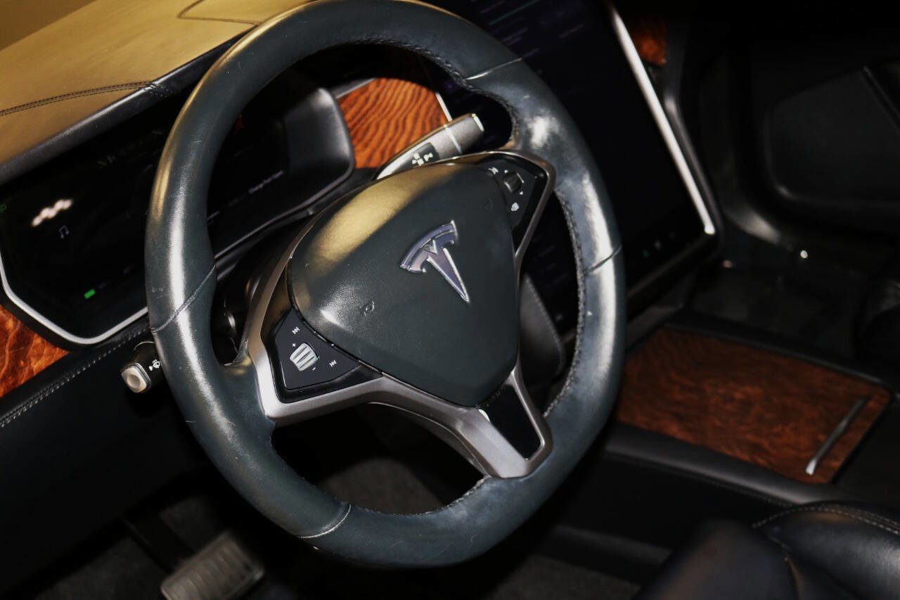 Used 2020 Tesla Model X image 80