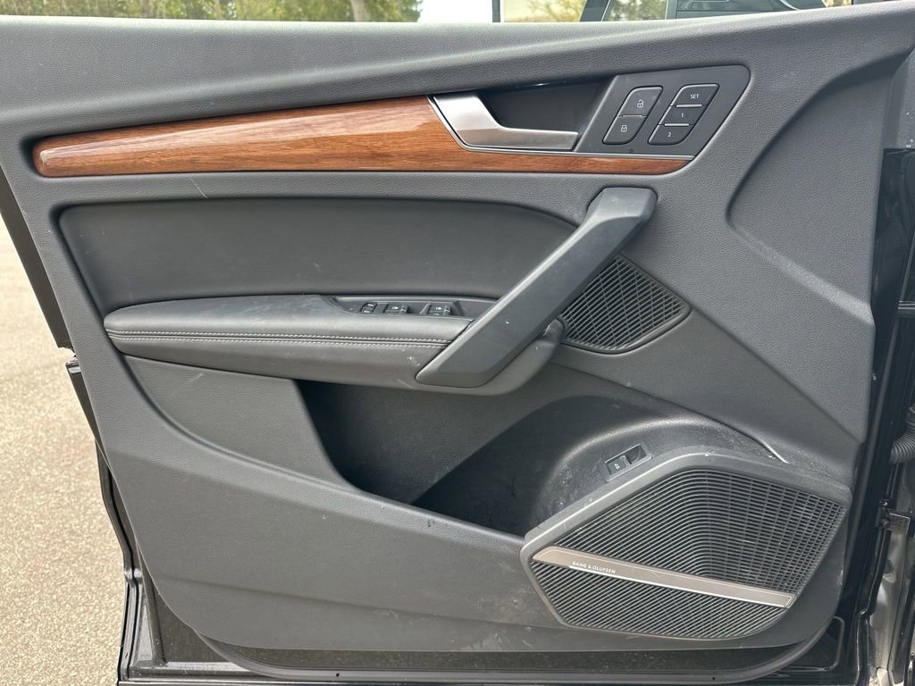 Used 2023 Audi Q5 Prestige w/ Prestige Package image 10