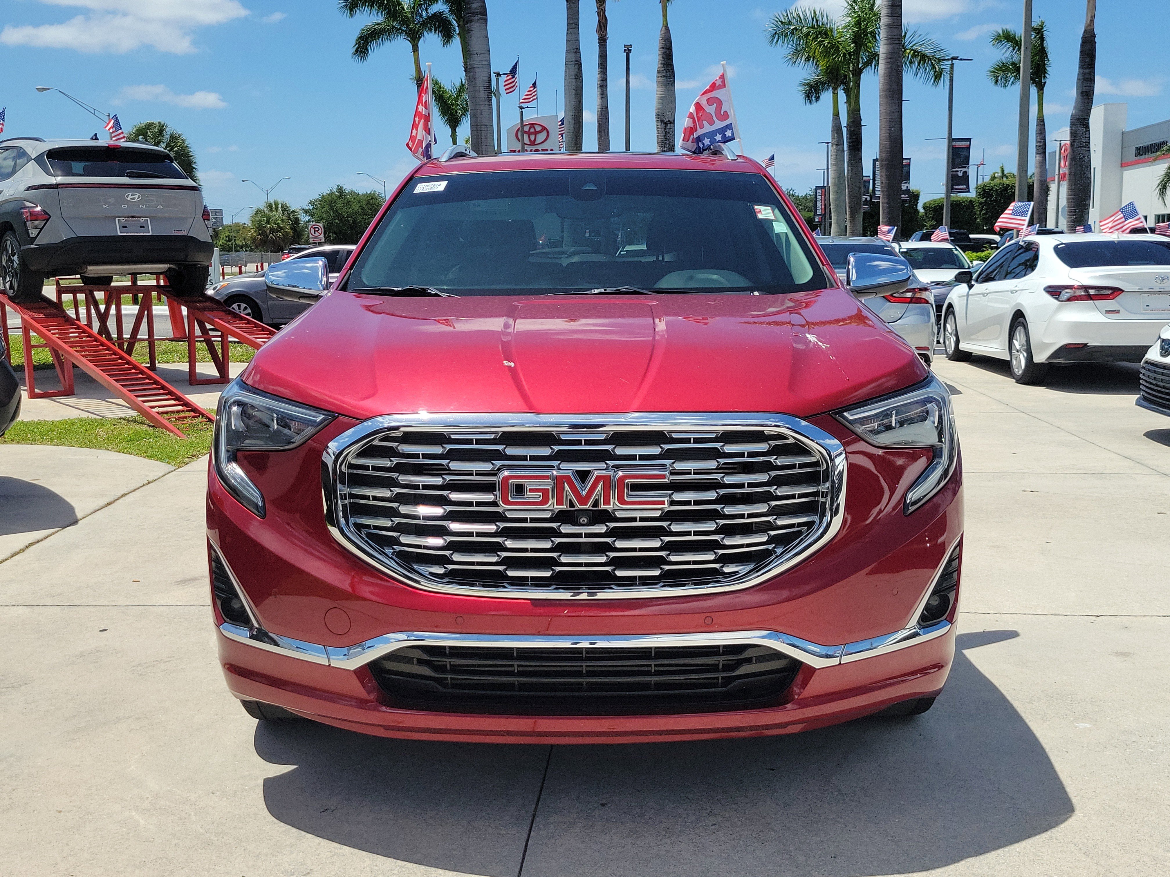 Used 2020 GMC Terrain Denali w/ Denali Premium Package FWD image 4