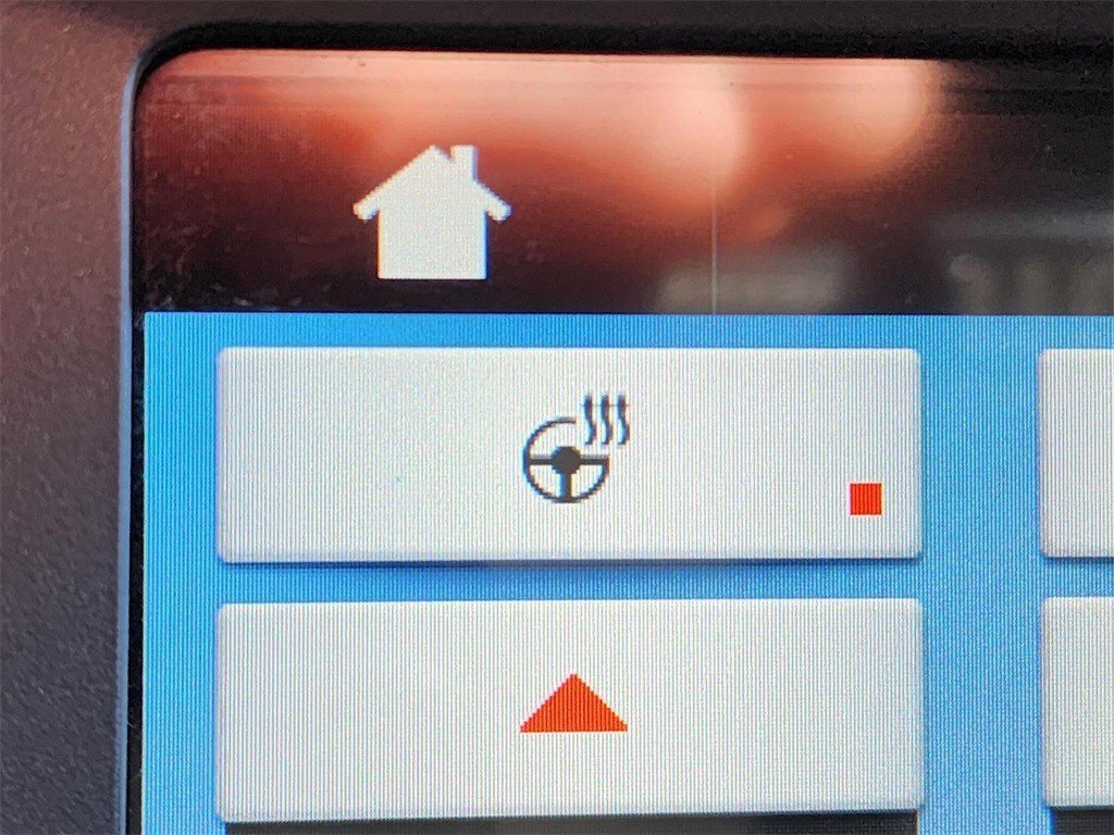 Used 2017 Ford Explorer XLT w/ Equipment Group 202A image 9