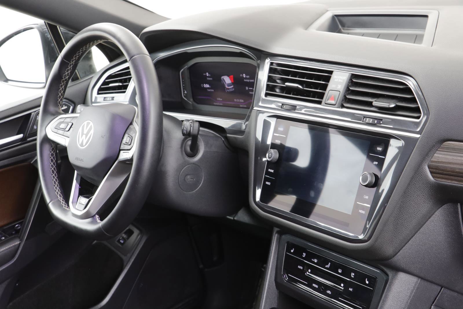 Used 2023 Volkswagen Tiguan SEL R-Line image 22