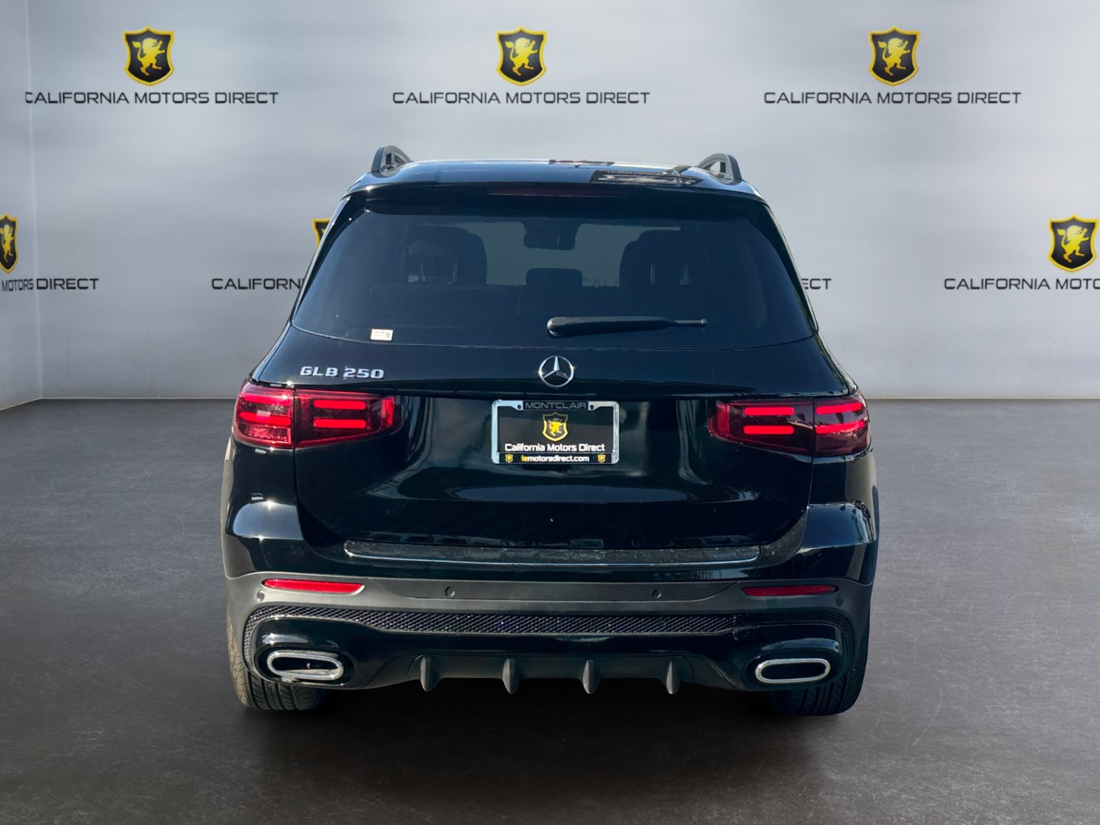 Used 2024 Mercedes-Benz GLB 250 w/ AMG Night Package image 4