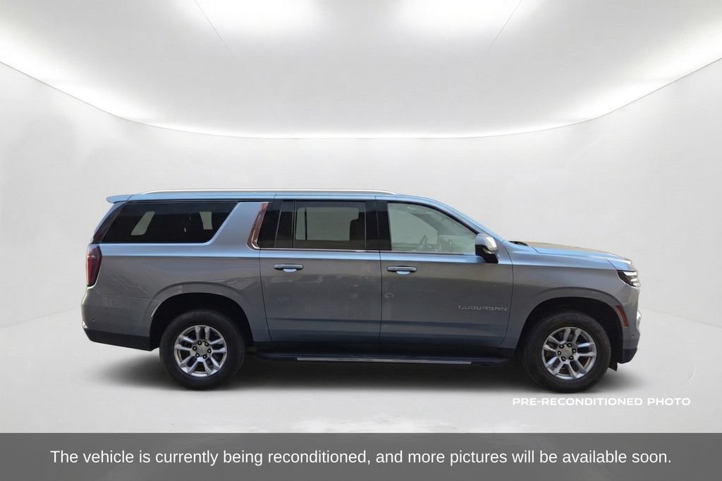 Used 2025 Chevrolet Suburban LT AWD/4WD image 4